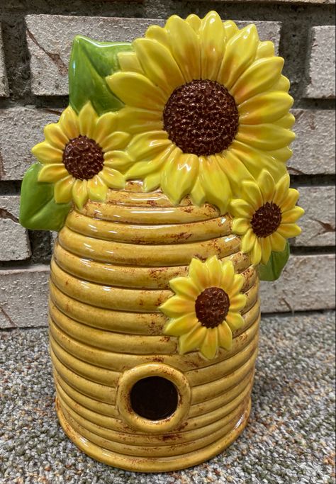 Bee Hive Pottery, Ceramic Bee Hive, Coil Pots Ideas, Pottery Fairy, Diy Seasonal Decor, Light Globes, Ceramic Pinch Pots, Art Random, Coil Pots