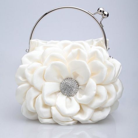 50 Fabulous & Elegant Evening Handbags and Purses ... stylish-evening-bags-20 └▶ └▶ http://www.pouted.com/?p=25491 Tas Denim, Hand Bags For Women, Bridal Purse, Bridal Bag, Potli Bags, Girly Bags, Lv Bags, Stylish Handbags, Cute Handbags