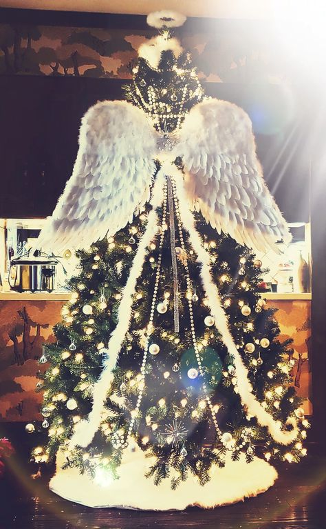 Angel Xmas Tree Ideas, Angel Decorated Christmas Trees, Angel Christmas Tree Ideas, Memorial Christmas Tree Decorating Ideas, Angel Theme Christmas Tree, Angel Tree Ideas, Money Gifts Christmas, Christmas Boxes Decoration, Diy Tree Topper