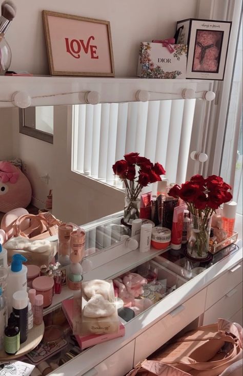 My Vanity, My New Room, Flower Pictures, New Room, Fresh Flowers, Vanity, I Love, Makeup, Flowers