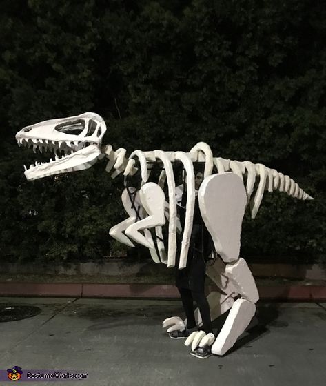 Dinosaur Fossil Costume, Dino Diorama, Cardboard Dinosaur, Diy Dinosaur Costume, Jurassic Park Costume, Adult Dinosaur Costume, Dinosaur Costumes, Realistic Costumes, Cardboard Costume