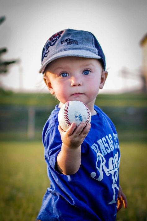 Future Baseball Player Baseball Team Pictures, 3rd Birthday Pictures, Boy Videos, Sports Photoshoot, Baseball Boy, Baseball Photography, Mini Photo Sessions, Little League Baseball, Sport Portraits