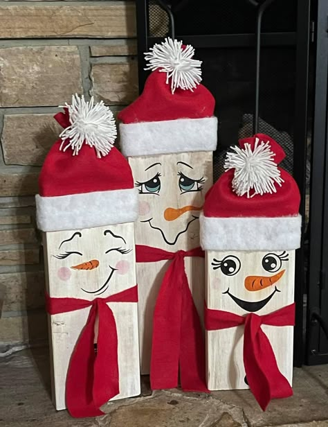 2x4 Santa Clause, Snowman Made Of Wood, Christmas 4x4 Wood Crafts, Block Snowman Wooden, Wooden Snowmen Diy, Wooden Santa Crafts, Christmas Pallet Ideas, Christmas 2x4 Wood Crafts, Minwax Stain Colors