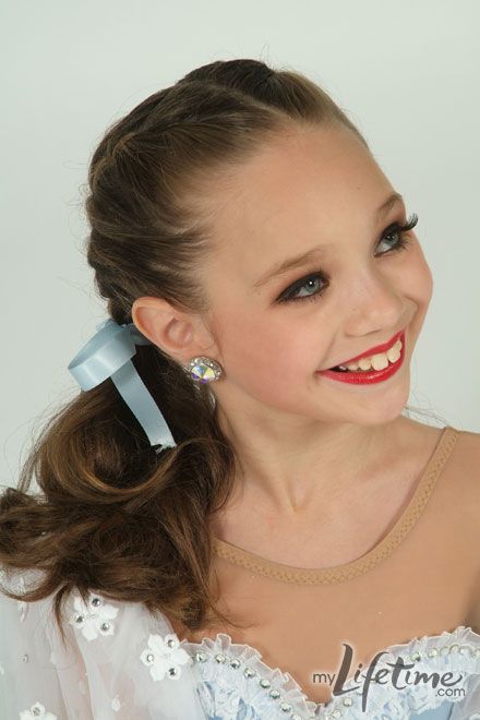 Maddie From Dance Moms, Dance Moms Sophia, Dance Moms Hairstyles, Moms Hairstyles, Maddie Ziegler Photoshoot, Dance Moms Costumes, Dance Moms Season, Dance Moms Maddie, Dance Moms Cast