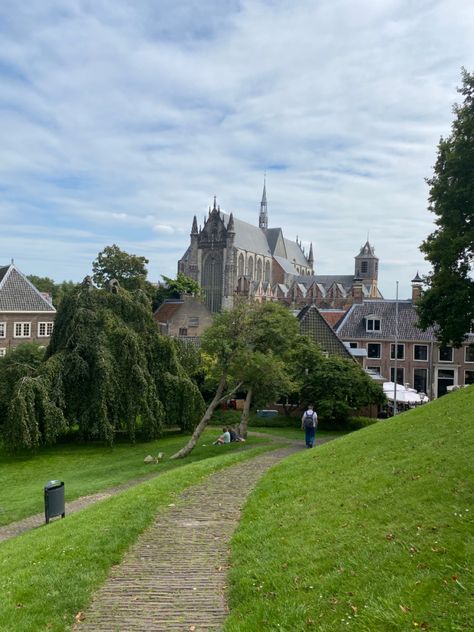 #leiden #netherlands #view #castle #deburcht Leiden Netherlands University, Netherlands School, Netherlands Aesthetic, Leiden Netherlands, Leiden University, Exam Motivation, Life Vision Board, Fall Break, Uni Life