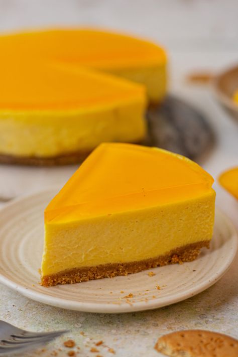 Eggless Mango Cheesecake Recipe, Baked Mango Cheesecake, Mango Lassi Cheesecake, Baked Mango, Mango Cheesecake Recipe, No Bake Mango Cheesecake, Basic Cheesecake, Mango Desserts, Mango Jelly