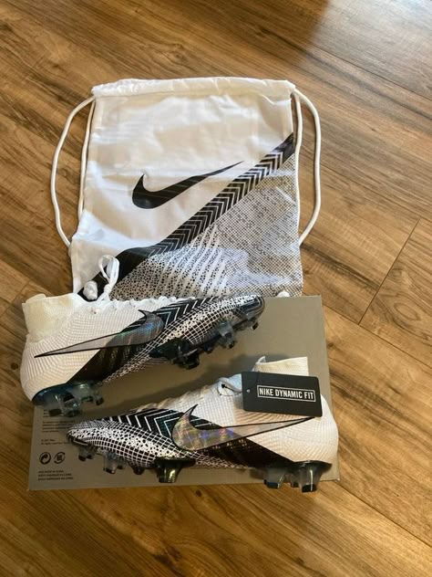 Womens Soccer Cleats, Best Soccer Cleats, Girls Soccer Cleats, Best Soccer Shoes, Nike Soccer Cleats, Nike Football Boots, Bola Basket, Soccer Inspiration, Nike Cleats