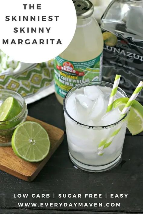 This 3-ingredient Skinny Margarita is the easy low carb margarita of your dreams! Perfect for a single serving or for a crowd and totally sugar free! Tequila Don Julio 70, Low Carb Cocktails, Keto Cocktails, Low Carb Drinks, Tequila Drinks, Low Carb Diets, Keto Drink, Tequila Sunrise, Margarita Recipe