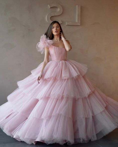 Layered Tulle Prom Dress, Wedding Dress Trumpet, Mode Ulzzang, Popular Prom Dresses, 2021 Prom Dresses, Modest Prom Dresses, Modest Prom, Prom Dresses Modest, Fashion Gowns