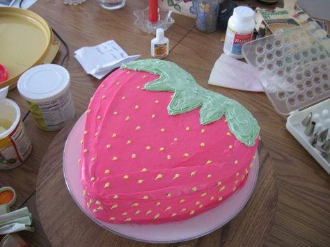 Diy Strawberry Birthday Cake, Strawberry Shaped Birthday Cake, Strawberry Design Cake Birthday, Berry Sweet One Smash Cake, Strawberry Theme Smash Cake, Strawberry Smash Cake First Birthdays, Strawberry Birthday Cake Kids, Strawberry Shaped Smash Cake, Strawberry Shaped Cake