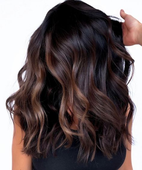 Black Hair Caramel Highlights, Mocha Balayage, Face Framing Highlights, Balayage Caramel, Dark Chocolate Hair, Brown Hair Color Ideas, Framing Highlights, Caramel Mocha, Hair Color Chocolate