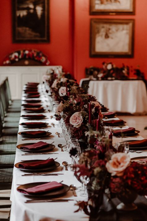 Burgundy Wedding Table Flowers, Wedding Table Settings Burgundy, Wine And Beige Wedding, Burgundy Floral Arrangements Wedding, Bordeaux Wedding Decorations, Burgandy Wedding Table Decorations, Parisian Tablescape, Burgundy Table Setting Wedding, Burgundy Wedding Table Setting