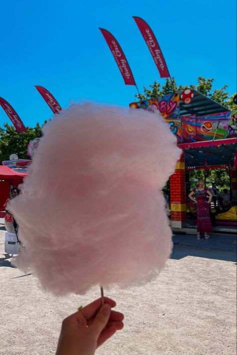 cotton candy, fair food, aestehtic food pictures, street food Fair Foods Carnival Eats, Amusement Park Food, Fnaf Food, Carnival Sweets, Sorbonne University, Food Polls, Second Rodeo, Fair Foods, State Fair Food