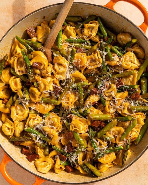 Skillet Tortellini, Fried Tortellini, Spanish Chorizo, Sausage Tortellini, 30 Min Meals, Cast Iron Skillet Recipes, Happy Belly, Feel Good Food, Cheese Tortellini