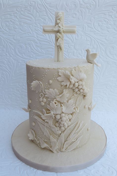 First Communion in Bas relief More Christian Cakes, Comunion Cake, Cake Paris, First Holy Communion Cake, Holy Communion Cakes, Religious Cakes, First Communion Cakes, Confirmation Cakes, Single Tier Cake