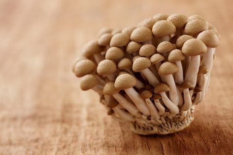 This simple sautéed clamshell mushroom recipe makes a perfect garnish for steak, chicken breasts, pork chops, or even a bowl of pasta. Beech Mushrooms, Veggie Basket, Quinoa Stuffing, Balsamic Vinegar Chicken, Vegetarian Quinoa, Mushroom Recipe, Meatless Main Dishes, Perfect Steak, Main Dish Salads