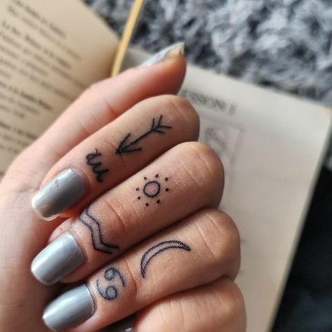 Tattoos Finger Tattoos Astrology, Big 3 Astrology Tattoo, Spiral Finger Tattoo, Big Three Zodiac Tattoo, Zodiac Finger Tattoos For Women, Zodiac Finger Tattoo, Big 3 Zodiac Tattoo, Stick And Poke Finger Tattoo, Big Stick And Poke Tattoo