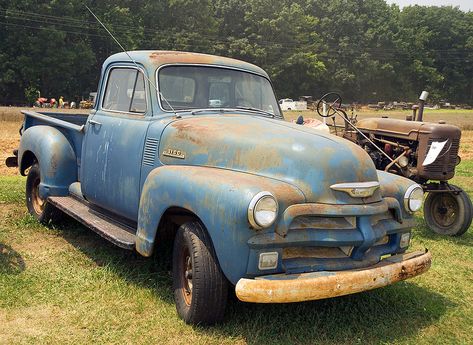 Old Chevy Pickups, 1954 Chevy Truck, Jeep Pickup Truck, Trucks Lifted, Book Outfits, Trucks Chevy, Pickup Truck Accessories, Trucks Ford, Vintage Pickup Trucks