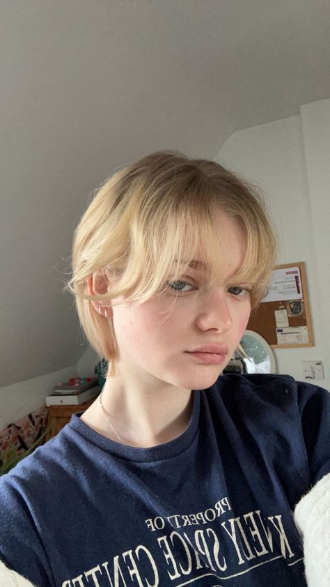 Short blond haircut inspo Woman With Short Blonde Hair, Blonde Really Short Hair, Short Blonde Hair Character, Short Blond Haircut, Dora Haircut, Girl With Short Blonde Hair, Soft Drawings, Oval Face Short Hair, Pixie Hairstyles Blonde