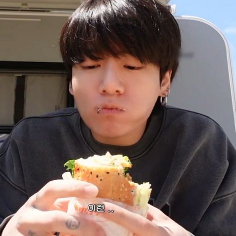 jungkook eating Jungkook Eating, You Drive Me Crazy, Eat Together, Jeon Jeongguk, Jimin Jungkook, Jungkook Cute, Kim Seokjin, Bts Jungkook, Kim Namjoon