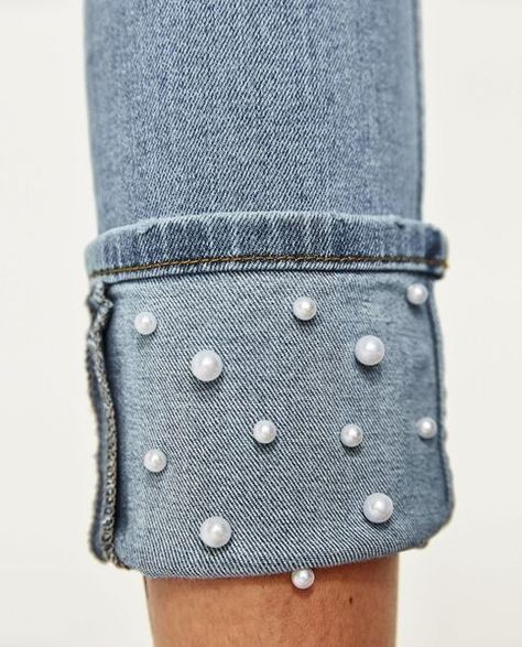 Jeans With Pearls, Artisanats Denim, Jean Diy, Jeans Refashion, Look Jean, Diy Clothes And Shoes, Sewing Clothes Women, Denim Projects, Diy Vetement