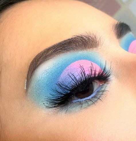 Surreal Makeup, Blue Cut Crease, Blue Eyeshadow Makeup, Crease Eyeshadow, New Makeup Ideas, Cut Crease Eyeshadow, Eyeshadow Ideas, Wedding Eye Makeup, Sparkly Makeup