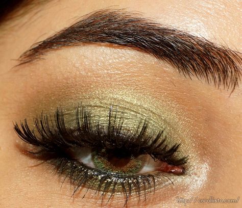 Eyeshadow With Gold Glitter, Bottle Green Dress, Teal Eye Makeup, Green Dress Makeup, Gold Eye Shadow, Gold Eye Makeup Tutorial, Eyeshadow For Green Eyes, Gold Smokey Eye, Teal Eyes