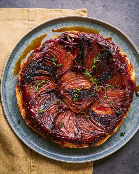 Roasted onion tarte tatin with cheddar mascarpone Vegetarian Tart Recipes, Onion Tarte Tatin, Onion Tarte, Vegetarian Tart, Marcus Wareing, Caramelised Onion Tart, Vegetable Tart, Vegetarian Christmas, Onion Tart