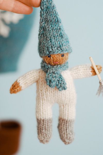 Crotchet Toys, Doll Free Pattern, Diy Tricot, Knitted Doll Patterns, Knitted Animals, Children's Toys, Knitted Dolls, Knitting For Kids, Jack Frost