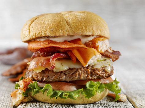 A burger on the Fourth of July are as American as apple pie. Make your burgers sing with some of our favorite gourmet recipes. The post This Fourth of July Give Your Burger Game a Glow Up appeared first on Spafinder. Best Burger Recipe Ever, Best Burger Recipe, How To Cook Lobster, Burger Toppings, Surf And Turf, Lobster Recipes, American Dishes, Summer Dishes, Burger Recipe