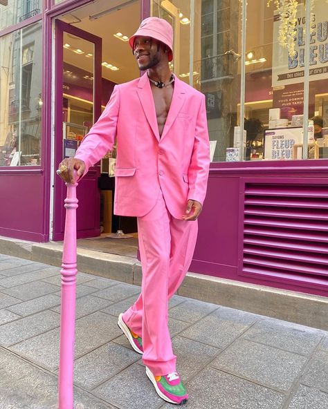 Pink Boy Aesthetic, Monochromatic Outfit Men, Pink Monochromatic Outfit, Peace Tea, Chic Outfits Edgy, Pink Boy, Barbie Halloween, Outfit Birthday, Monochromatic Outfit