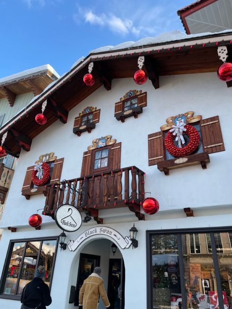 Christmas In Leavenworth Washington, Washington Leavenworth, Leavenworth Washington Christmas, Leavenworth Washington, Future Vision Board, Future Vision, Home For Christmas, Vacation Planning, Winter Pictures