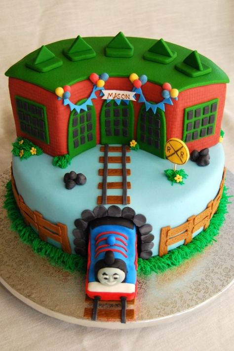 Thomas the train round house cake ♥ tidmouth sheds w/ name banner Thomas The Train Birthday Cake, Thomas Birthday Cakes, Thomas The Train Birthday, Thomas Train Cake, Thomas Cakes, Rodjendanske Torte, Train Birthday Cake, Thomas Birthday, Train Cake