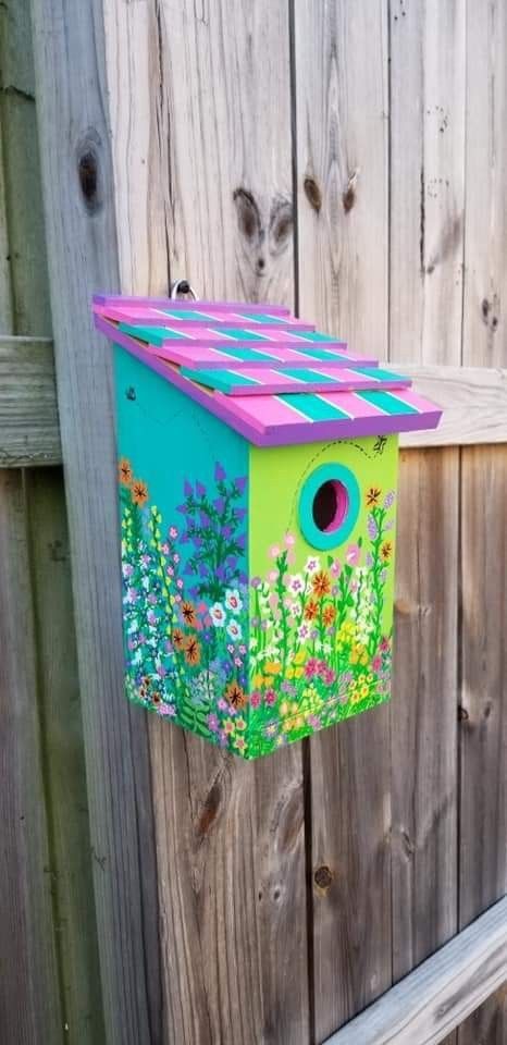 Colorful Painted Birdhouses, Bird Houses Painted Flowers, Cute Birdhouses Painted Ideas, Decorative Bird Houses Paint, Bird Boxes Ideas Painted, Painted Bird Feeders Ideas, Wooden Bird House Painting Ideas, Painted Bird Houses Ideas Color Schemes, Cute Painted Bird Houses