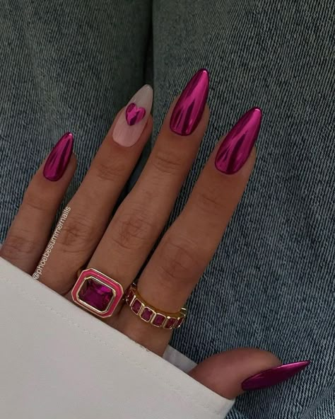 Valentine's Day Nails: 63 Romantic Nail Art Ideas for 2024 | Glamour Magenta Nails, Pink Chrome Nails, Nagellack Trends, Chrome Nail Art, Chrome Nails Designs, Hot Pink Nails, Nail Designs Valentines, Valentine Nails, New Nails