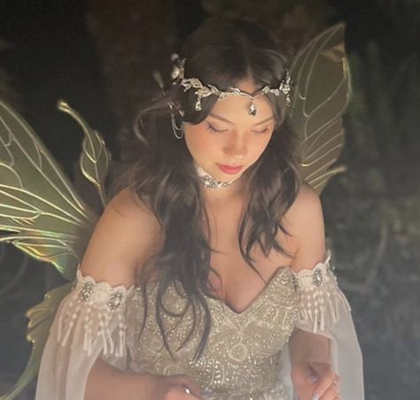 Ren Faire Outfits, Fairy Photoshoot, Fairy Halloween Costumes, Fair Outfits, Fairy Hair, Fairy Aesthetic, Fairy Makeup, Fairy Birthday, Fairy Parties