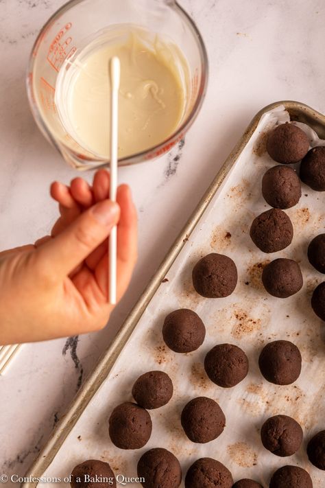 This easy recipe teaches you how to make cake pops. A perfect party dessert, everyone loves these individual cake balls! This cake pops recipe is customizable and easy for beginners! Best Way To Dip Cake Balls, How To Make Pop Cakes, Best Way To Make Cake Pops, How To Dip Cake Balls, How To Make Cake Balls, Cake Pop Flavor Ideas, How To Make Cake Pops, Homemade Cake Pops, Perfect Cake Pops