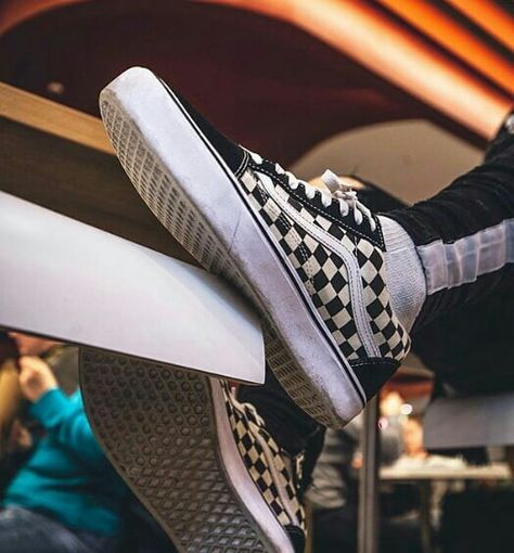 Checkerboard Outfit, Vans Checkerboard Outfit, Vans Old Skool Checkerboard, Vans Outfits, Street Wear Style, Vans Outfit, Vans Checkerboard, Feed Insta, Vans Style