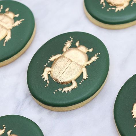 Scarab beetle cookies Beetle Cake, Bug Cookies, Iced Biscuits, Sugar Cookie Designs, Scarab Beetle, Cake Business, Fancy Cookies, Creative Cookies, Animal Cookies