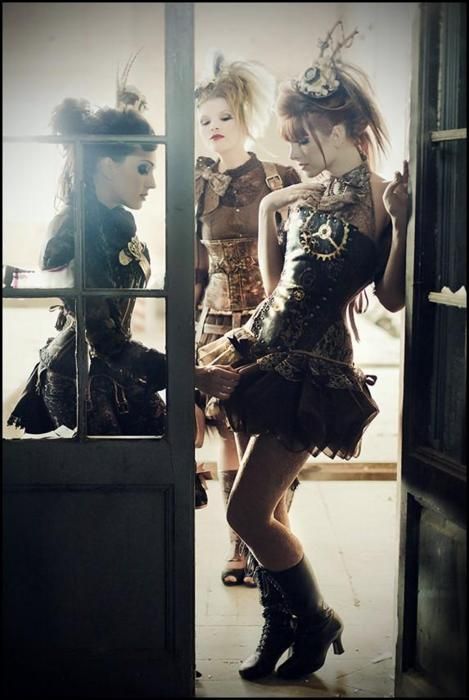 Steampunk fashion http://www.designyourownperfume.co.uk Steampunk Photoshoot, Steampunk Architecture, Steampunk Photography, Moda Steampunk, Corset Steampunk, Mode Steampunk, Steampunk Couture, Dark Circus, Steam Girl