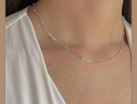 Chain For Girls Silver, Silver Chain For Women, Minimalist Accessories Jewellery, Womens Necklaces Silver, Euphoria Quote, Silver Bar Bracelet, Silver Bracelet Designs, Small Earrings Gold, Hand Jewelry Rings