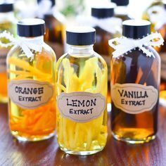 DIY Flavored Extracts -- I wanted to do this for Christmas but never did. Maybe I'll get to it soon... Diy Extracts, Homemade Vanilla Extract, Homemade Spices, Homemade Seasonings, Homemade Vanilla, Spice Mixes, Canning Recipes, Baking Tips, Food Gifts