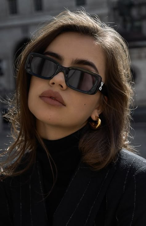 Wearing Sunglasses, Stylish Glasses, Trending Sunglasses, Cat Eyes, Rectangle Sunglasses, Adriana Lima, Glasses Fashion, Square Sunglasses Women, Face Shapes