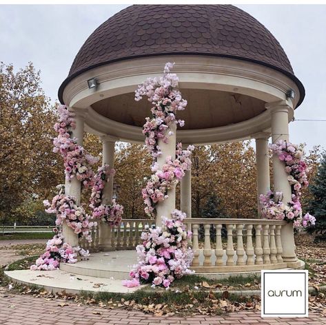 Wedding Venue Bloxburg, Bloxburg Wedding Venue Ideas, Bloxburg Wedding, Pavillion Ideas, Outdoor Wedding Gazebo, Wedding Aisle Decorations Outdoor, Gazebo Wedding Decorations, Outdoor Wedding Backdrops, Bloxburg Town