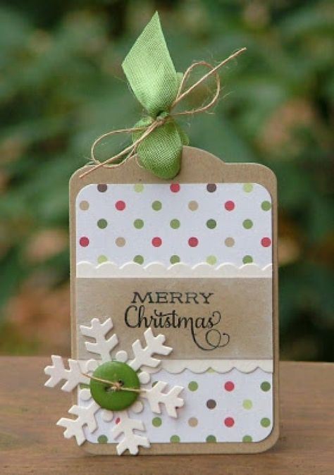 A handmade item during the Christmas season shows that you put a little extra thought and effort into that special gift.  Even if you don’t have time to make a handmade gift, try making a han… Christmas Gift Tags Handmade, An Nou Fericit, Xmas Tags, Tags Diy, Gift Tags Diy, Handmade Gift Tags, Holiday Tags, Diy Tags, Handmade Tags