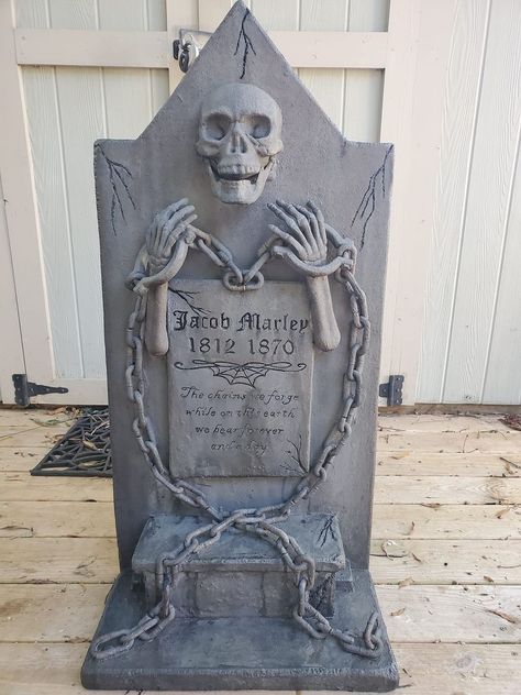 Creepy Cemetery, Zombie Crafts, Cemetery Halloween, Halloween Gravestones, Jacob Marley, Halloween Props Diy, Halloween Graveyard, Halloween Tombstones, Creepy Halloween Decorations