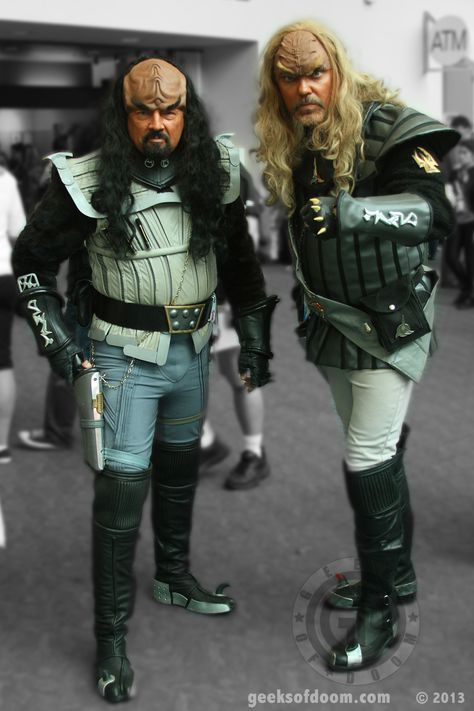 Klingon cosplay! Klingon Cosplay, Klingon Women, Klingon Empire, Star Trek Klingon, Film Star Trek, Fun Costumes, Sci Fi Fashion, Star Trek Cosplay, Star Trek Movies