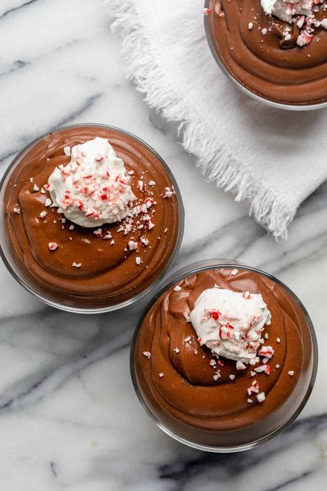 Chocolate Peppermint Mousse {Vegan Recipe} - FeelGoodFoodie Chocolate Peppermint Mousse, Peppermint Mousse, Avocado Chocolate Mousse, Peppermint Brownies, Avocado Chocolate, Make Ahead Desserts, Desserts Vegan, Dessert Chocolate, Winter Desserts