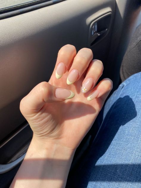 nail inspo Yellow Daisy French Tip Nails, Yellow French With Flowers, French Tip With Yellow Flower, Light Yellow Tips Nails, Yellow French Tip Nails With Design, Soft Yellow French Tip Nails, Yellow French Tip Square, Flowers And French Tip Nails, Baby Yellow French Tip Nails