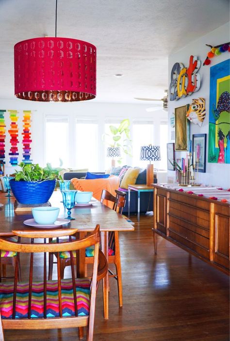 Vibrant Colourful Mid-Century Home of Kara Brown - The Interior Editor Colorful Home Interior, Interior Design Eclectic, Colorful Eclectic Home, Colorful Eclectic, Vibrant Living Room, Dining Room Colors, Bright Homes, Boho Kitchen, Eclectic Interior